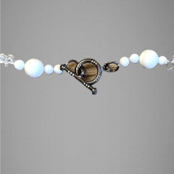 White and Crystal beads on silver chain - Picture 4 of 7